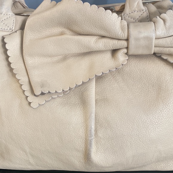 Gorgeous Valentino handbag with signature bow - Picture 9 of 17